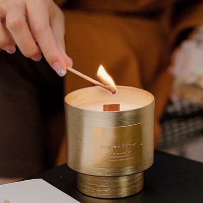Świeca z wosku sojowego w puszce Czarna matowa ceramiczna filiżanka Wilderness Light Aromatherapy