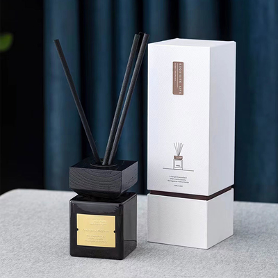 Czarna szklana butelka z drewnianą pokrywką DPMA Aroma Reed Dyfuzor i olej 100 ml