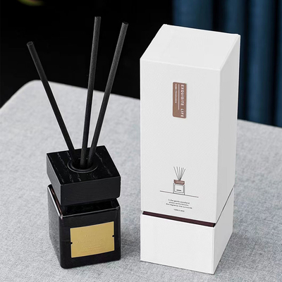 Czarna szklana butelka z drewnianą pokrywką DPMA Aroma Reed Dyfuzor i olej 100 ml
