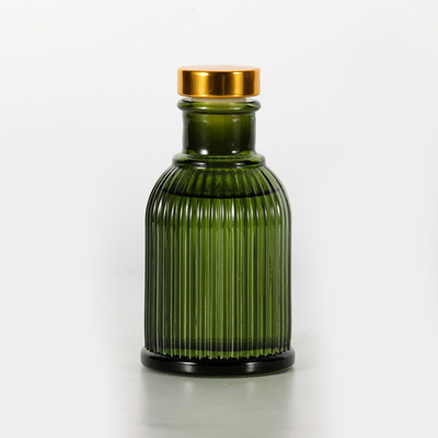 Dyfuzor zapachowy w szklanej butelce ogrodowej Private Label 100 ml ze złotą metalową pokrywką