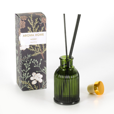 Szklana butelka zapachowa Dyfuzor trzcinowy Private Label 100 ml ze złotą metalową pokrywką