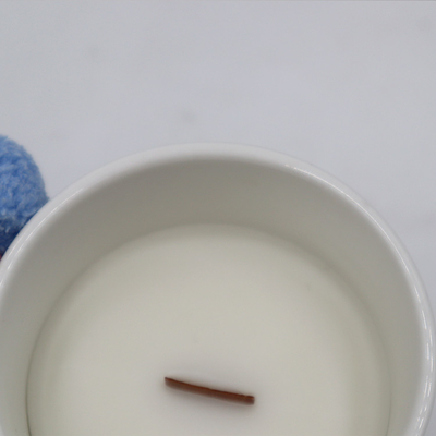 Biała ceramiczna świeca zapachowa Aroma Sensation z drewnianym knotem