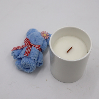 Biała ceramiczna świeca zapachowa Aroma Sensation z drewnianym knotem