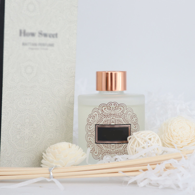 Aroma Reed Dyfuzor Luxury 126ml Okrągła Butelka Zestaw Podarunkowy Z Kwiatem Sola